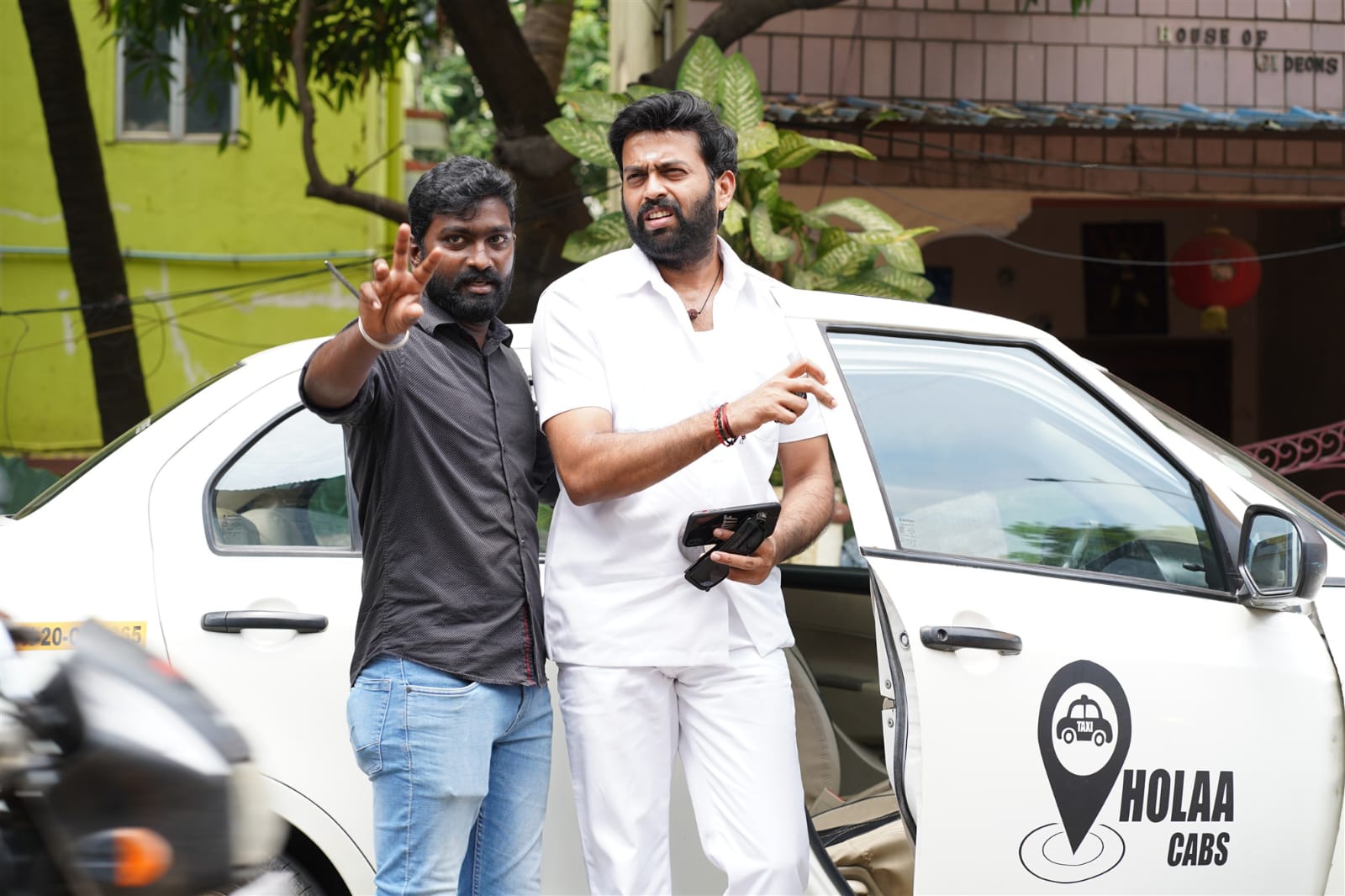 Read more about the article Dawood Tamil Movie Review: An Innocent Man Caught in a Dangerous Game