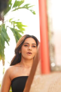 Read more about the article நடிகை பவானி ஸ்ரீ, தேர்ந்தெடுக்கப்பட்ட மற்றும் நடிப்புக்கு முக்கியத்துவம் அளிக்கும் திரைப்படங்களின் மூலம் தமிழ் சினிமாவில் தனக்கென தனித்துவமான இடத்தைத் தொடர்ந்து உருவாக்கி வருகிறார். விடுதலை படத்தில் அவர் வெளிப்படுத்திய வலுவான நடிப்பு பெரும் பாராட்டைப் பெற்றதோடு, ஆழமும் தீவிரமும் கொண்ட கதாபாத்திரங்களில் முழுமையாக ஒன்றி நடிக்கும் அவரது திறமைக்கு விமர்சகர்களும் ரசிகர்களும் ஒருமனதாக பாராட்டியுள்ளனர்.