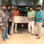 *இயக்குநர் விக்னேஷ் கார்த்திக்கு சொகுசு கார் பரிசளித்த ‘ஹாட்ஸ்பாட் 2’தயாரிப்பாளர்கள்*