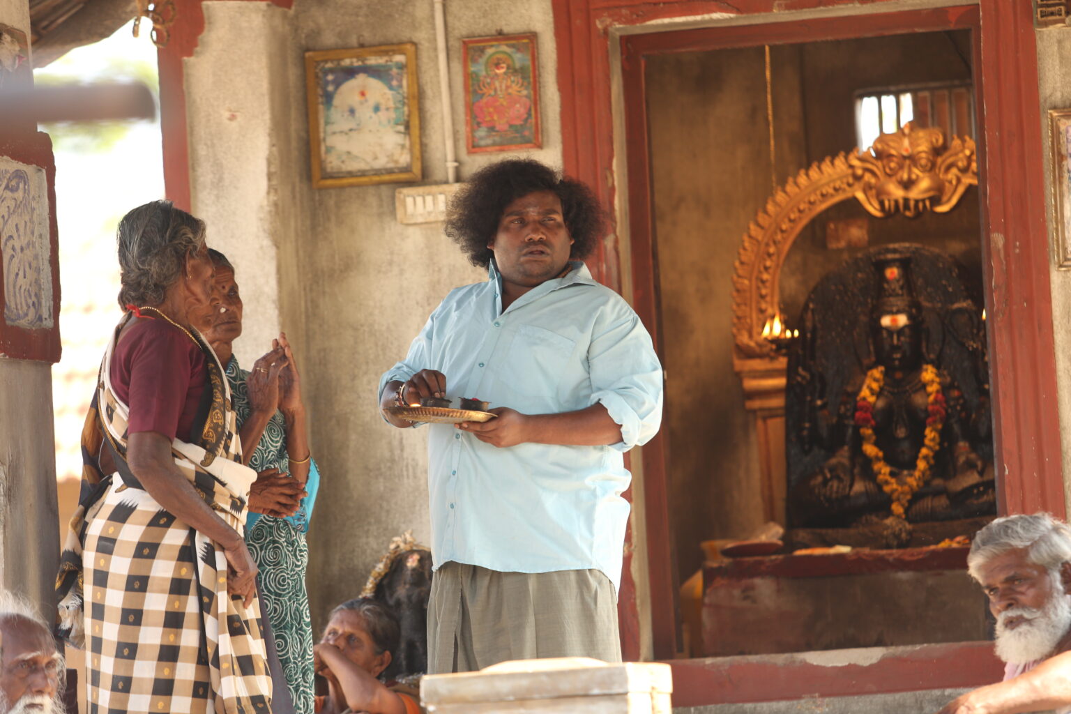 Kenatha Kanom Tamil Movie Review: A Rural Comedy with a Mysterious Dinosaur Twist