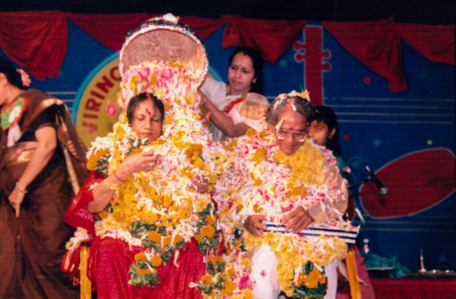 காலத்தைத் தாண்டி நம்முடன் பயணிக்கும் சில குரல்கள் உண்டு.