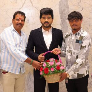 Read more about the article *திருமதி லதா ரஜினிகாந்த் – தொழிலதிபர் மற்றும் நடிகர் லெஜன்ட் சரவணன் வெளியிட்ட ‘எஸ் கே எஸ் – S K S’ படத்தின் ஃபர்ஸ்ட் லுக்* 