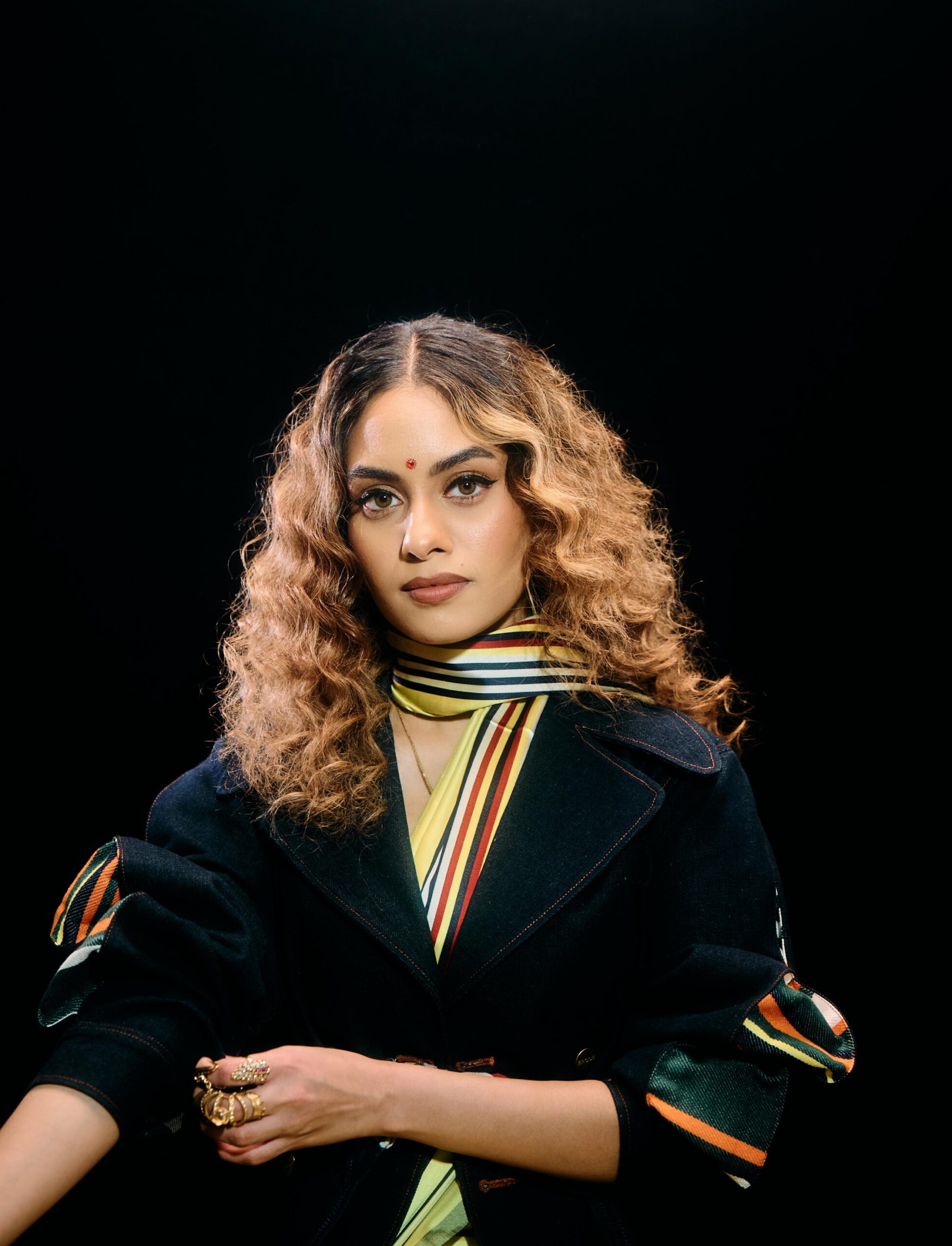 You are currently viewing Dhee – இலங்கையிலிருந்து உலக அரங்கம் வரை – எல்லைகளை கடக்கும் ஒரு குரல்