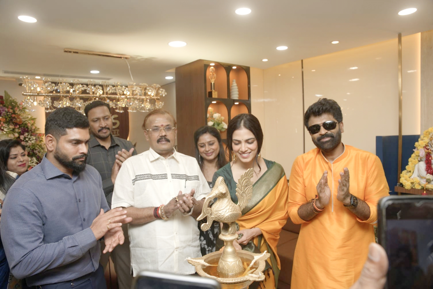 தென்னிந்திய நடிகை மாளவிகா மோகனன் தலைமையில் சென்னையில் பிரம்மாண்டமாக திறக்கப்பட்ட ‘கலர்ஸ் 2.0’ வெல்ல்னஸ் சென்டர்