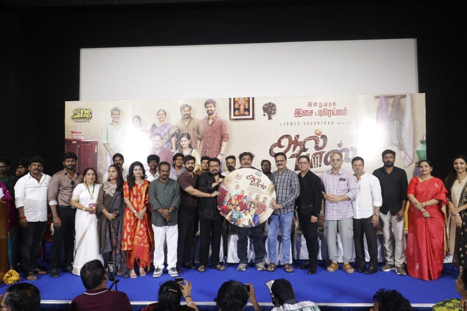 சூர்யா கார்த்தி பெரிய நடிகர்கள் அவர்கள் வாழட்டும். ஆனால் எங்களையும் வாழ விடுங்கள்