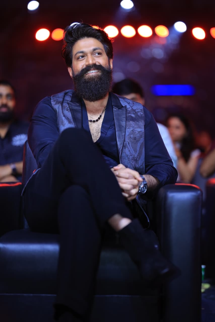 You are currently viewing சென்னையில் பிரம்மாண்டமாக நடைபெற்ற ‘டாக்ஸிக்’  முன்வெளியீட்டு விழா!
