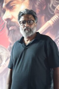 Read more about the article “வெற்றிமாறன் மாற்றியது சூரியை அல்ல, ரசிகர்களின் பார்வையை!” – பாடலாசிரியர் மதன் கார்க்கி விளக்கம்!