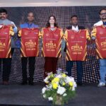 சோழா கிங்ஸ் தமிழ்நாடு அணியின் அதிகாரப்பூர்வ ஜெர்சியை அறிமுகப்படுத்திய அம்ரிதா ஐயர்