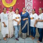 பெண் ஆட்டோ ஓட்டுநர்களுக்கு நலத்திட்ட உதவிகளை வழங்கிய நடிகை அனுமோல்